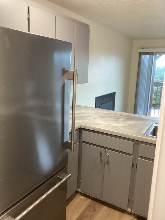 326 SW 12th St in Newport, OR - Building Photo - Building Photo