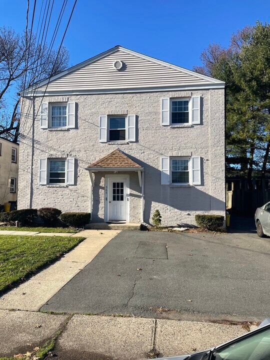 365 Concord Ave, Unit B in Ewing, NJ - Foto de edificio