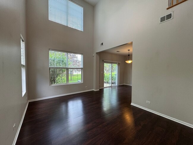 1913 Golden Gate Ln in Naperville, IL - Building Photo - Building Photo