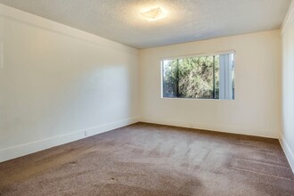 221 S Broadway-Unit -1/2 in Redondo Beach, CA - Building Photo - Building Photo
