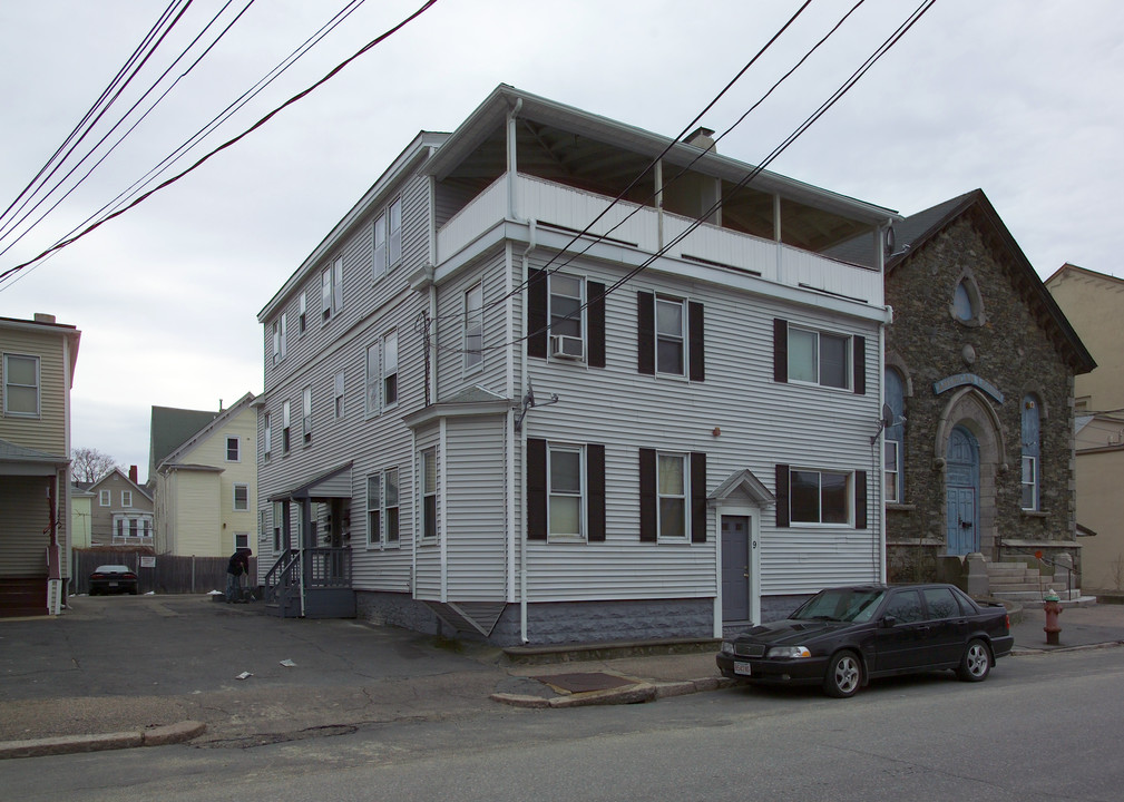 9 Cedar St in Taunton, MA - Building Photo