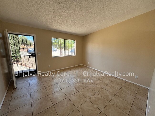 1725 W Sauvignon Dr in Tucson, AZ - Building Photo - Building Photo