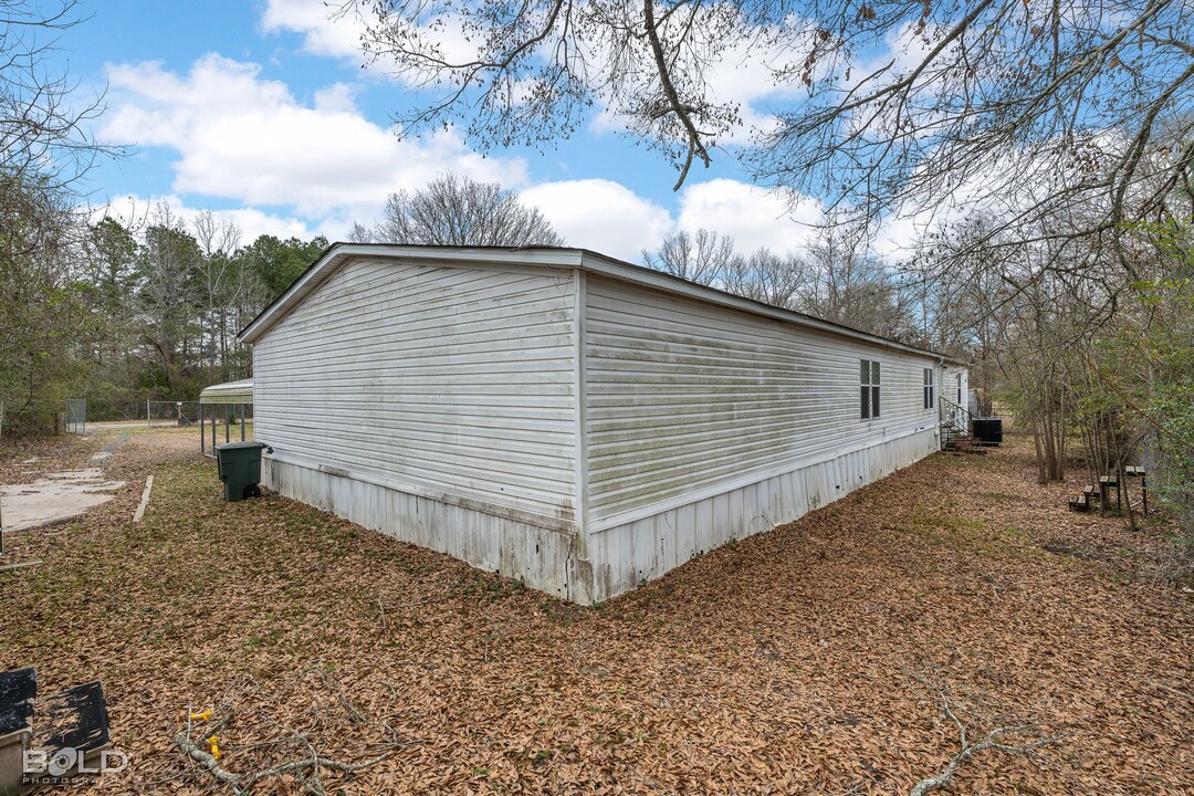 207 Moore St in Karnack, TX - Building Photo