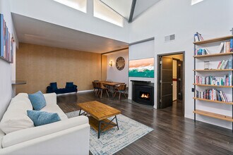 2175 S Beverly Glen Blvd, Unit 403 in Los Angeles, CA - Building Photo - Building Photo