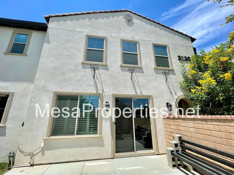 3230 E Yountville Dr in Ontario, CA - Building Photo