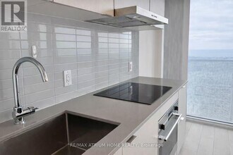 88 Harbour St in Toronto, ON - Building Photo - Building Photo