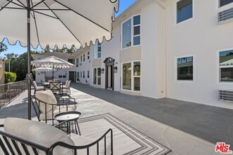 1252 N Crescent Heights Blvd in West Hollywood, CA - Foto de edificio - Building Photo