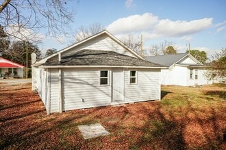215 W Boney St in Clinton, NC - Building Photo - Building Photo
