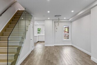 375 Westmoreland Ave N in Toronto, ON - Building Photo - Building Photo