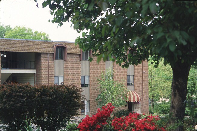 Glen Valley Apartments and Duplexes in Nashville, TN - Building Photo - Building Photo