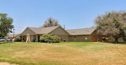 1324 E 10th St in Colorado City, TX - Building Photo - Building Photo