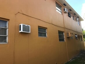 Northeast Point Properties in Hialeah, FL - Foto de edificio - Building Photo