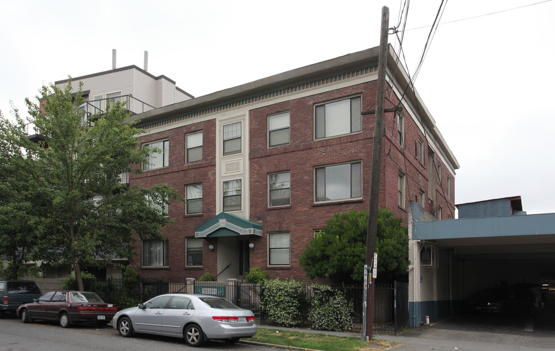 Harvard Apartments in Seattle, WA - Building Photo