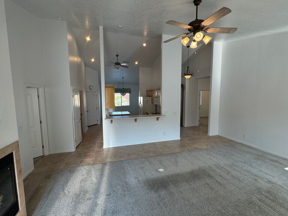 1076 N 2130 W St in Saint George, UT - Building Photo