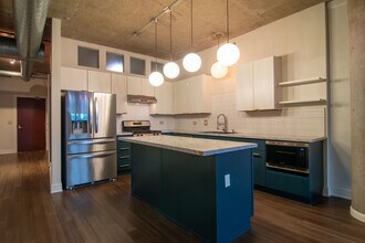 125 E 13th St in Chicago, IL - Building Photo - Building Photo