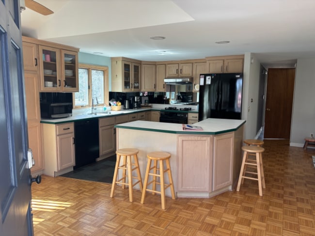 56 Captain Thomas Rd in Ogunquit, ME - Foto de edificio - Building Photo