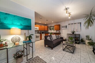 680 W Beech St-Unit -B in Long Beach, NY - Building Photo - Building Photo