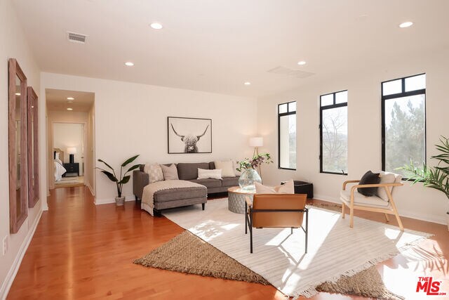 5625 Crescent Park E-Unit -210 in Los Angeles, CA - Building Photo - Building Photo