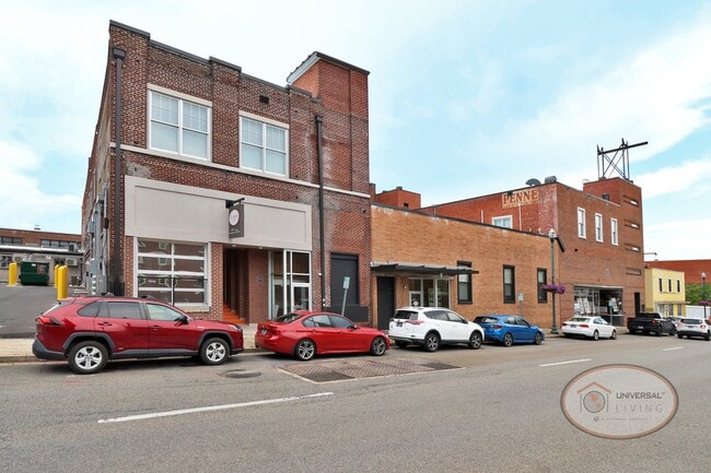 The Henry on Main in Johnson City, TN - Building Photo - Building Photo