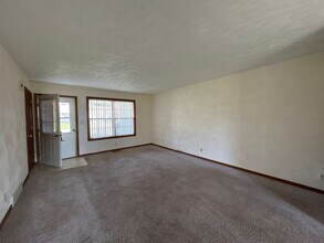 1301 E Congress St-Unit -1301 E Congress St in Sturgis, MI - Building Photo - Building Photo