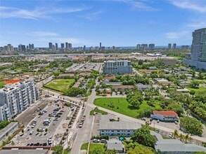 114 SE 8th St in Hallandale Beach, FL - Building Photo - Building Photo