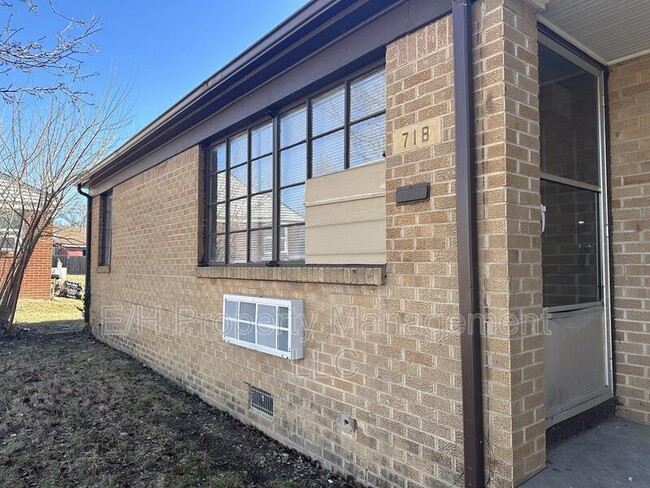 property at 718 S Hunter