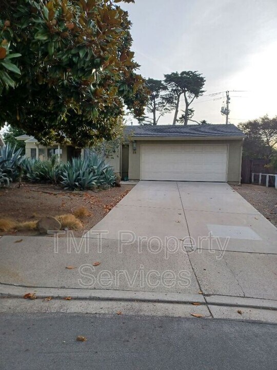 88 Mariposa Dr in San Luis Obispo, CA - Building Photo