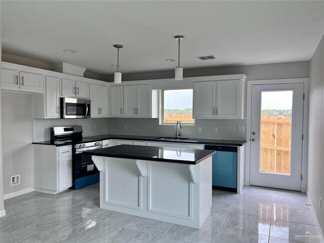 709 Palmer Rd-Unit -2 in Mission, TX - Building Photo - Building Photo