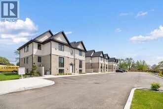 1401 Lesperance Rd in Tecumseh, ON - Building Photo - Building Photo