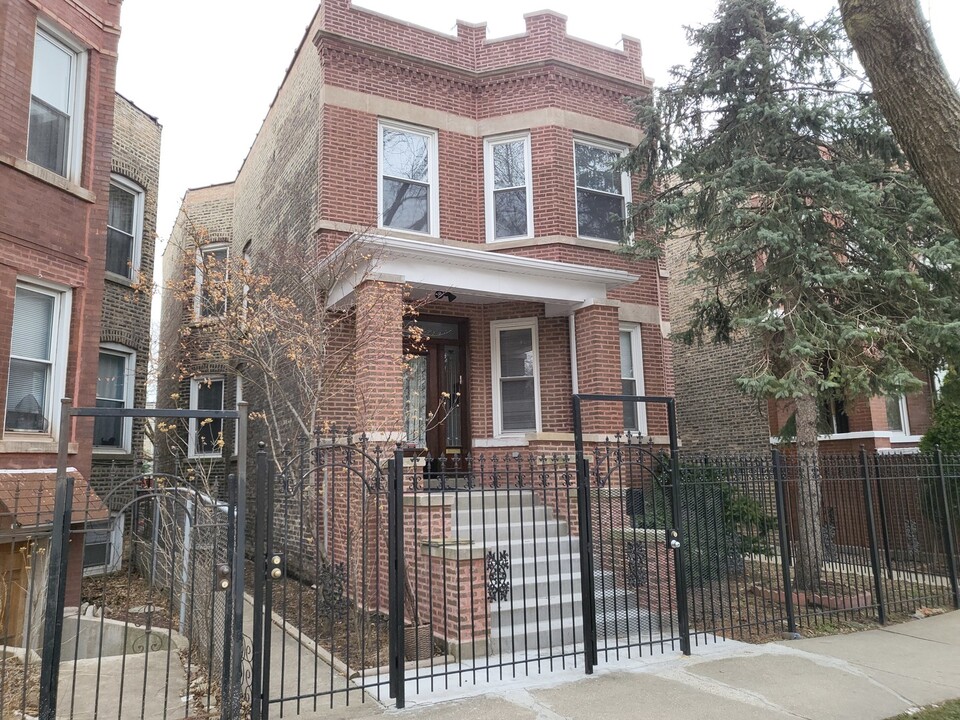 2431 N Kostner Ave-Unit -2 in Chicago, IL - Building Photo