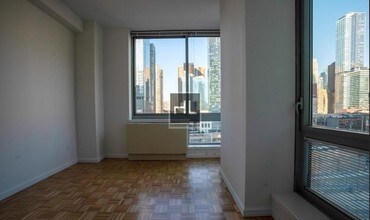 448 W 37th St-Unit -301 in New York, NY - Building Photo - Building Photo