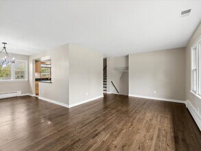 619 Rockland Ave in Lake Bluff, IL - Building Photo - Building Photo