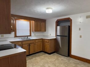 192 Spring St in Bridgewater, MA - Building Photo - Building Photo