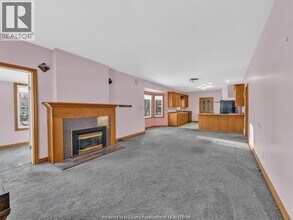 2311 University Ave W in Windsor, ON - Foto de edificio - Building Photo