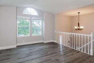 1201 E 2400 N in Layton, UT - Foto de edificio - Building Photo