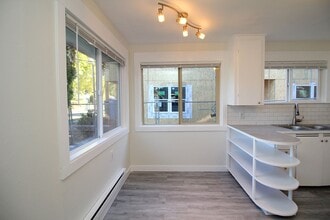 4756-4760 N Vanderbilt St in Portland, OR - Foto de edificio - Building Photo