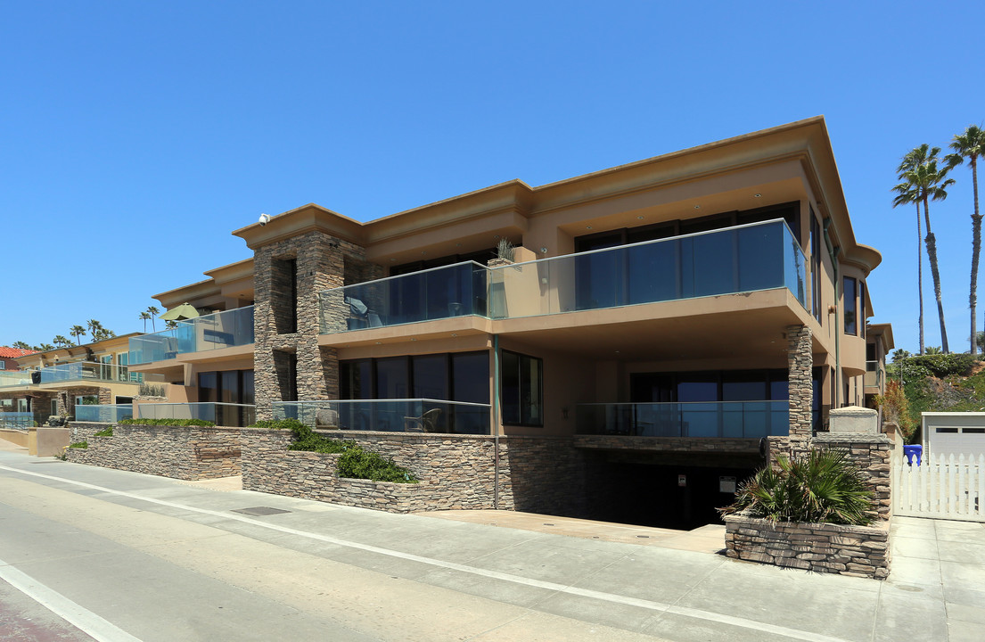 400 S The Strand in Oceanside, CA - Foto de edificio