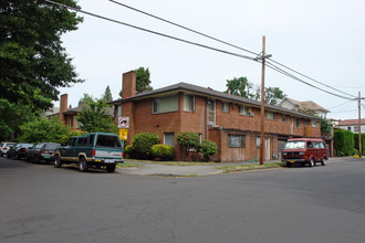 2331-2343 NE Everett St in Portland, OR - Building Photo - Building Photo