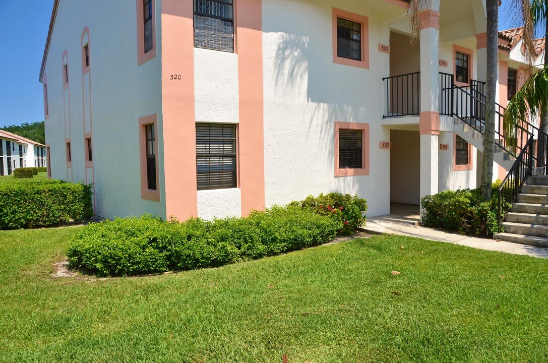 320 Norwood Terrace-Unit -N-113 in Boca Raton, FL - Building Photo