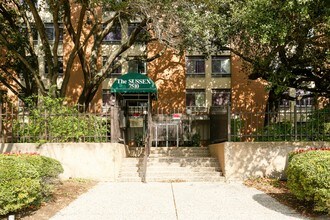 The Sussex East Tower in Houston, TX - Foto de edificio - Building Photo