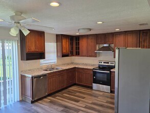 901 Colonial Ave SE in Palm Bay, FL - Building Photo - Building Photo