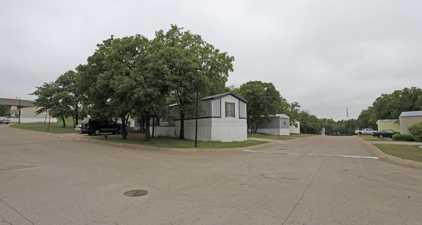 Briarwood Mobile Home Park in Fort Worth, TX - Foto de edificio