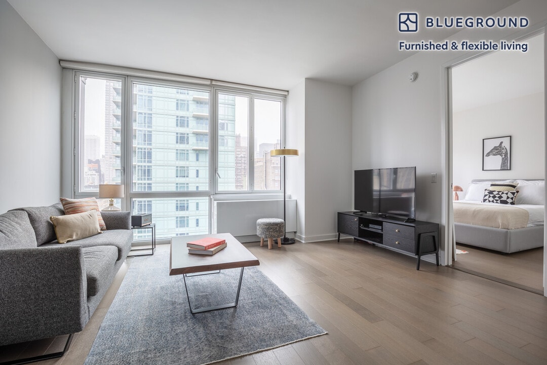 309 5th Ave in New York, NY - Building Photo