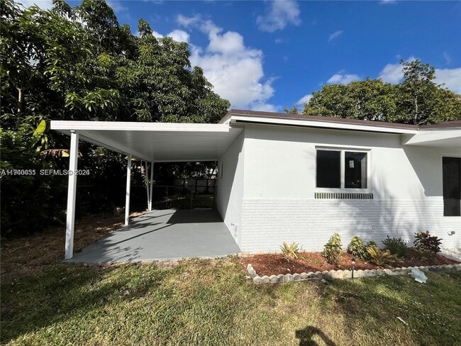 971 NW 200th Terrace in Miami, FL - Building Photo - Building Photo