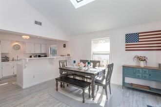 37 Halsey Rd in Southampton, NY - Building Photo - Building Photo