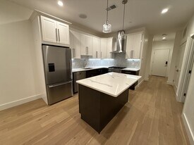 946 Saratoga St in Boston, MA - Building Photo