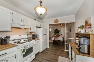 221 Ringwood Ave in Pompton Lakes, NJ - Building Photo - Building Photo