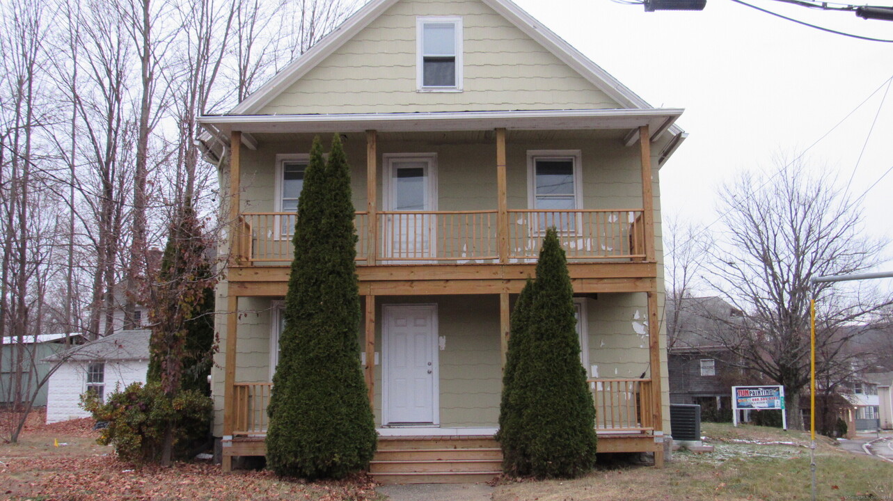 95 Brightwood Ave in Torrington, CT - Building Photo