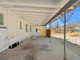 1017 Maple St in El Paso, TX - Building Photo