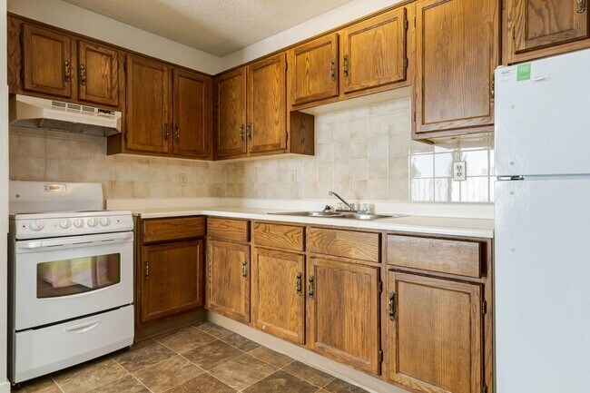 Gleneagles Apartments in Camrose, AB - Building Photo - Building Photo